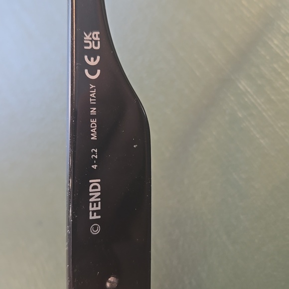 Fendi authentic sunglasses - Picture 5 of 10
